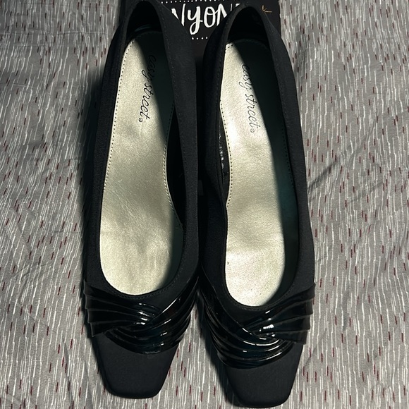 Pumps - Picture 3 of 5